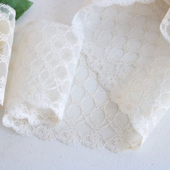 Vintage Ivory Wide Lace Trim 4", Two Yards plus 27", Scalloped Edge - Picture 1 of 10